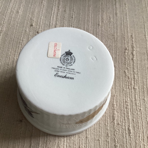 SET OF SIX 1961 VINTAGE ROYAL WORCESTER EVESHAM PATTERN RAMEQUINS, NEVER USED - Picture 5 of 7